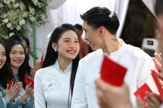 Vẻ đẹp của Doãn Hải My qua từng góc chụp