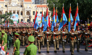 Những hoạt động bên trong xe